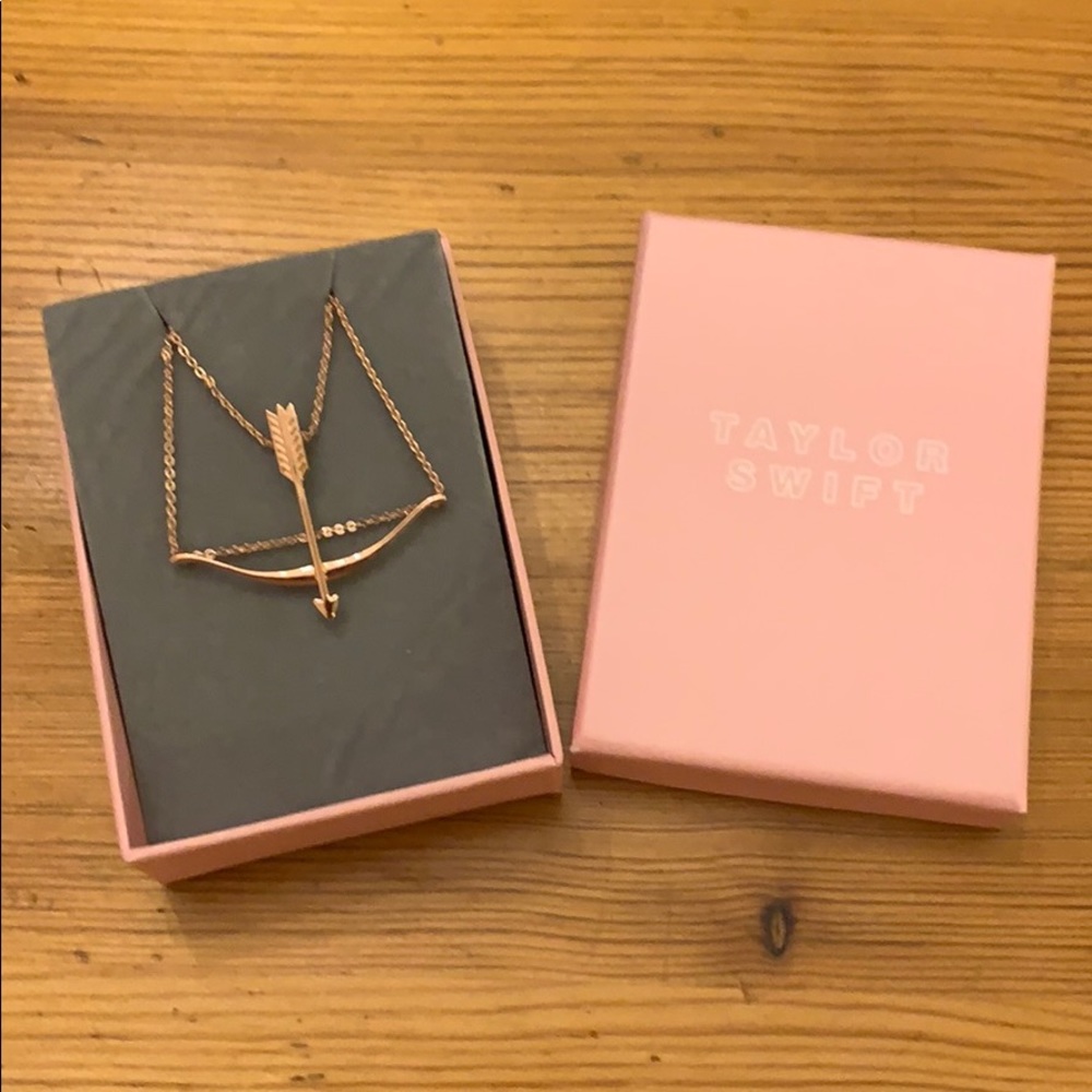 TAYLOR SWIFT Lover rose gold bow & arrow necklace